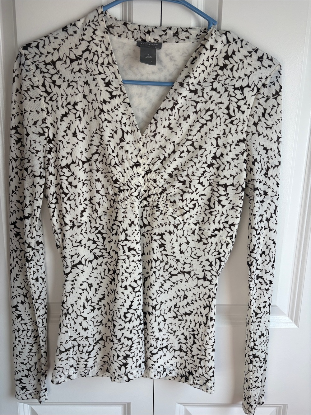 Ann Taylor Cream and Black Leaf-Print V-Neck Gathered Front Sweater